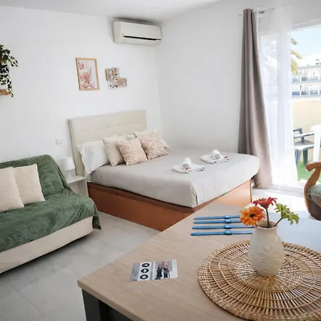 El Estudio De La Playa Sunny Holidays Benalbeach Benalmádena
